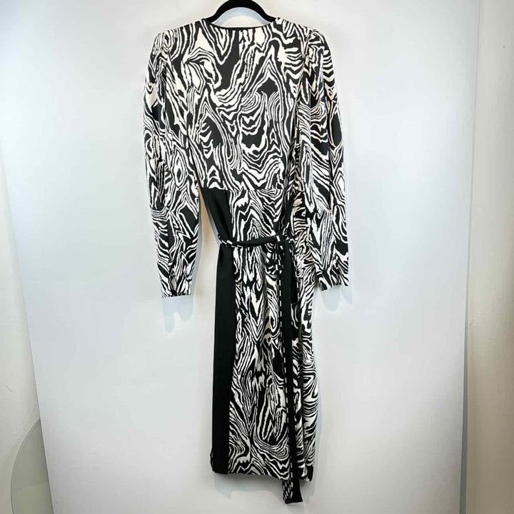 DIANE vonFURSTENBERG Dress Black & White / 12 DIANE vonFURSTENBERG Long Sleeve ZEBRA Women's Dresses Women Size 12 Dress