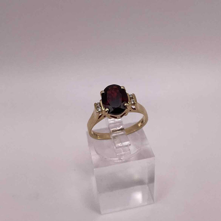 Posh Resale Ring 14KY YELLOW GOLD OVAL GARNET & DIAMOND RING