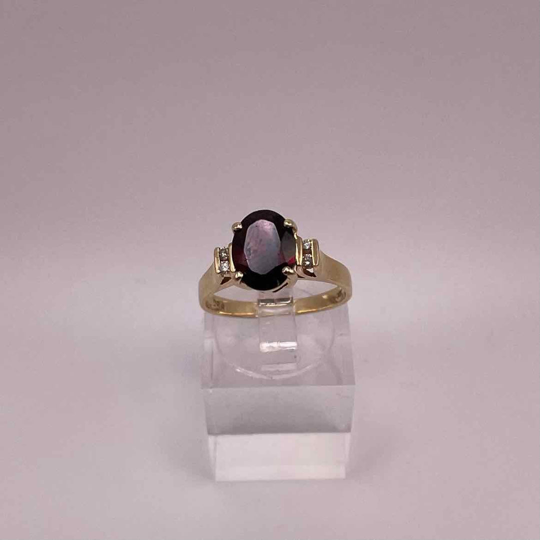 Posh Resale Ring 14KY YELLOW GOLD OVAL GARNET & DIAMOND RING