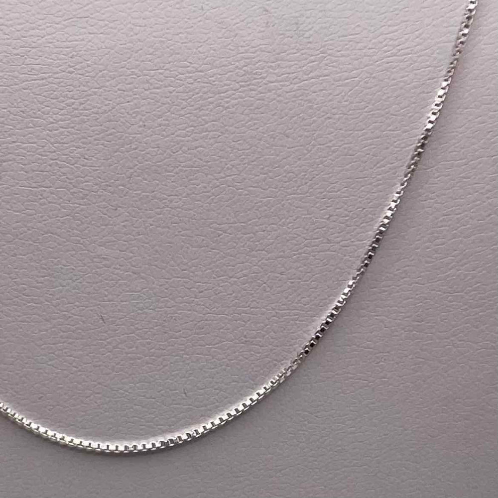 simplyposhconsign Necklace 14KW WHITE GOLD 0.80mm BOX CHAIN