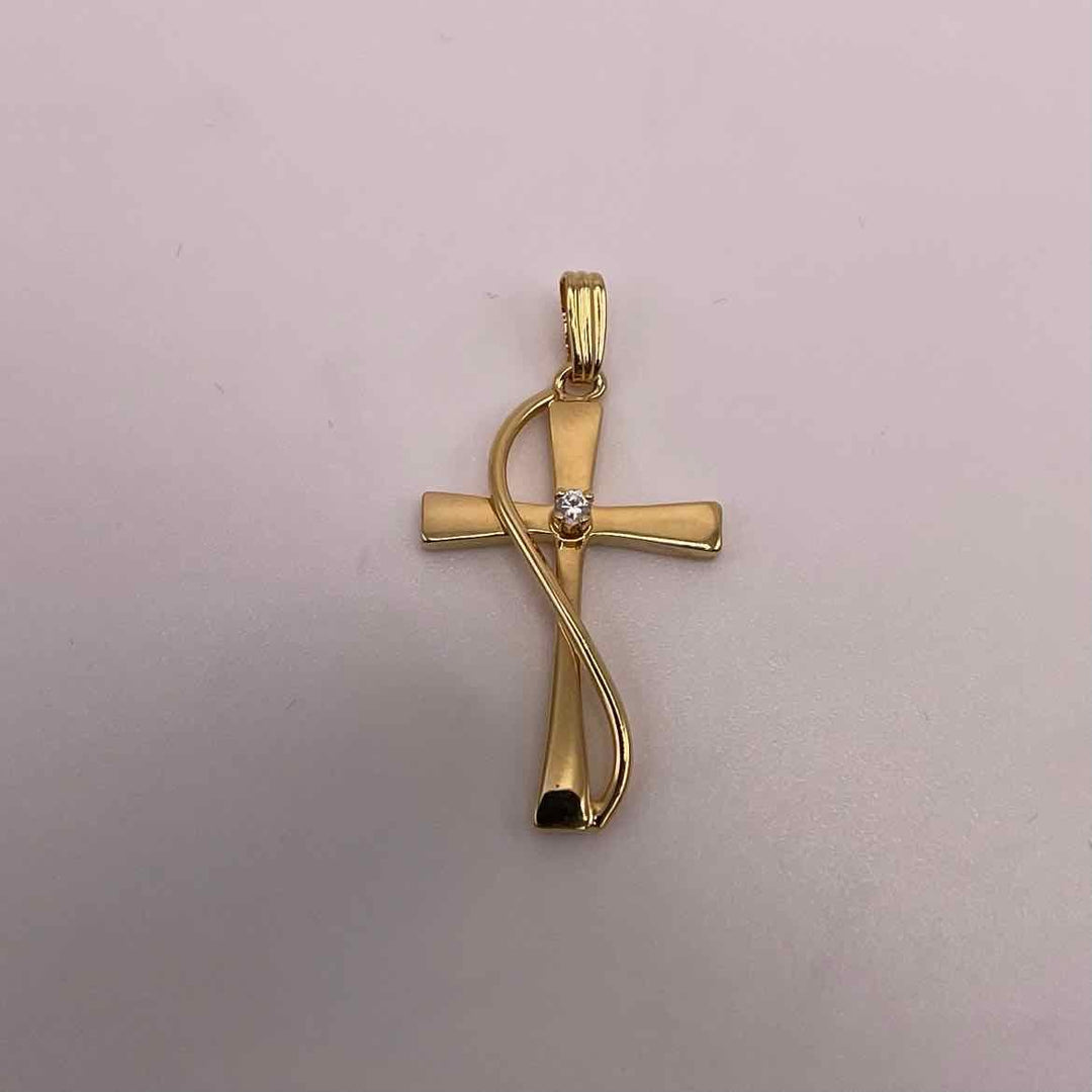 simplyposhconsign Necklace 14KY YELLOW GOLD CROSS WITH DIAMOND PENDANT