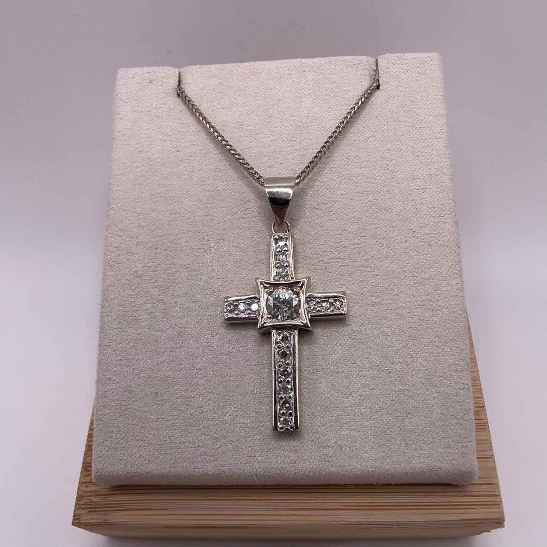 simplyposhconsign Necklace Custom Crafted 14K White Gold Diamond Cross Pendant on Chain