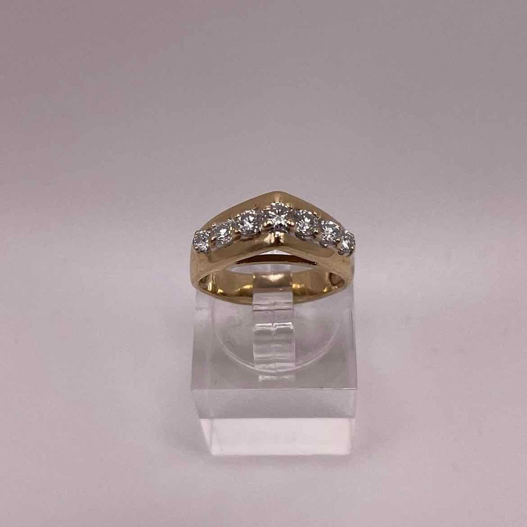 simplyposhconsign Ring 14 KY YELLOW GOLD  'SEVEN'  DIAMOND  RING