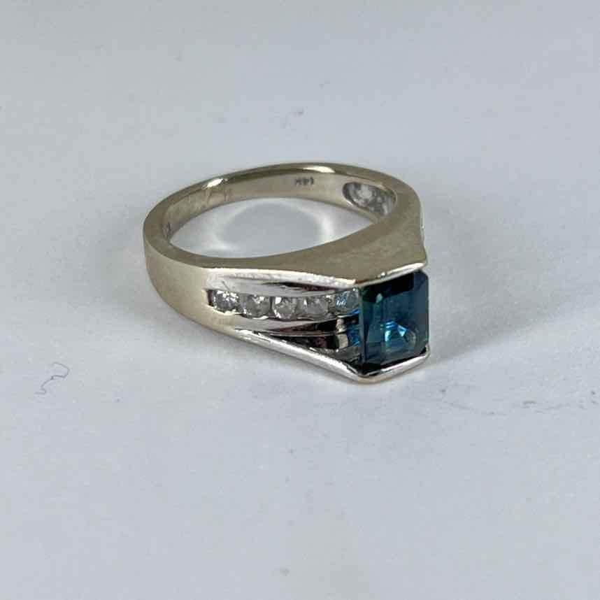 simplyposhconsign Ring 14K White Gold London Blue Topaz  Diamond Side Ring Size 5.75 - Elegant  Timeless