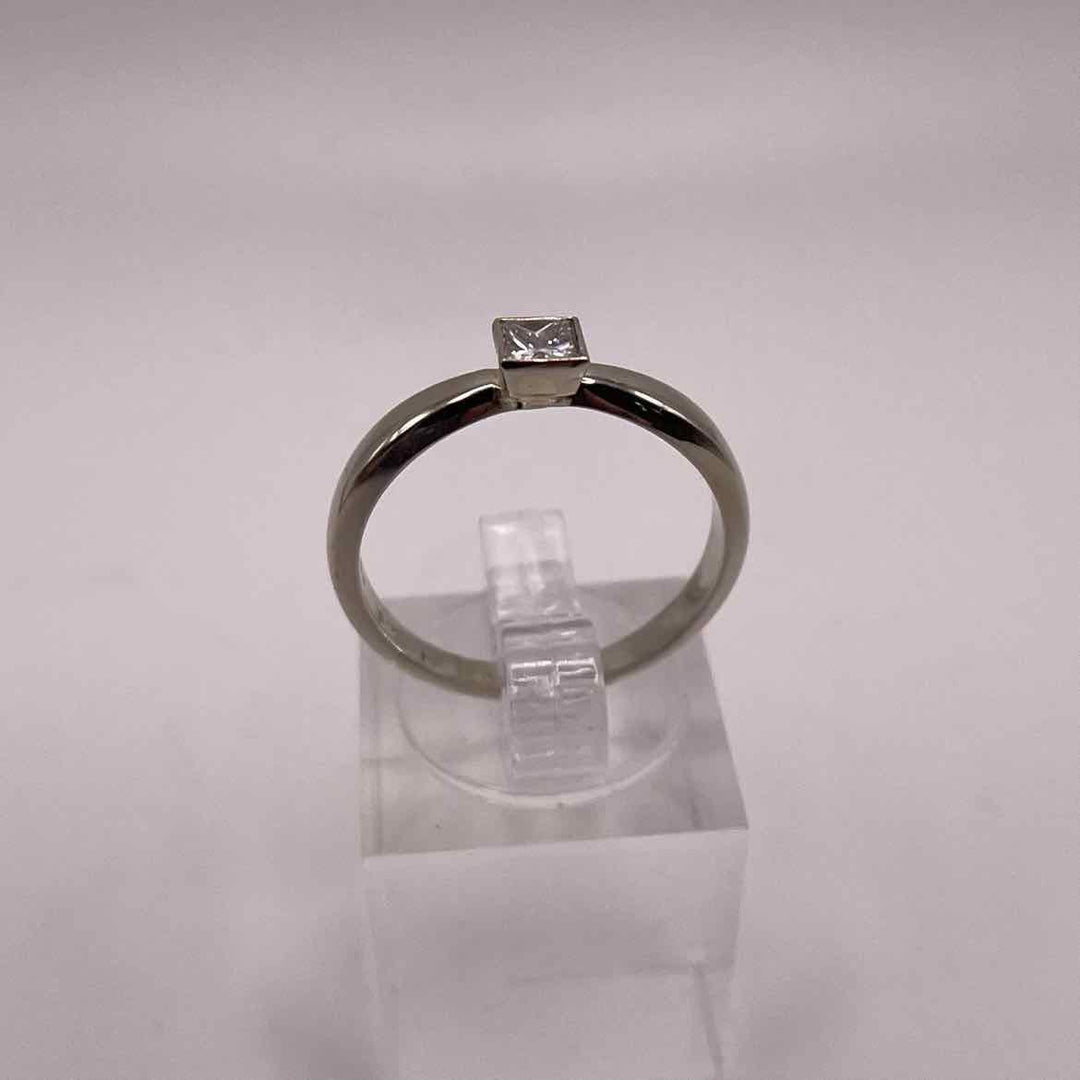 simplyposhconsign Ring 14K White Gold Princess Cut Solitaire Ring - Size 75 Bezel Setting Womens Ring