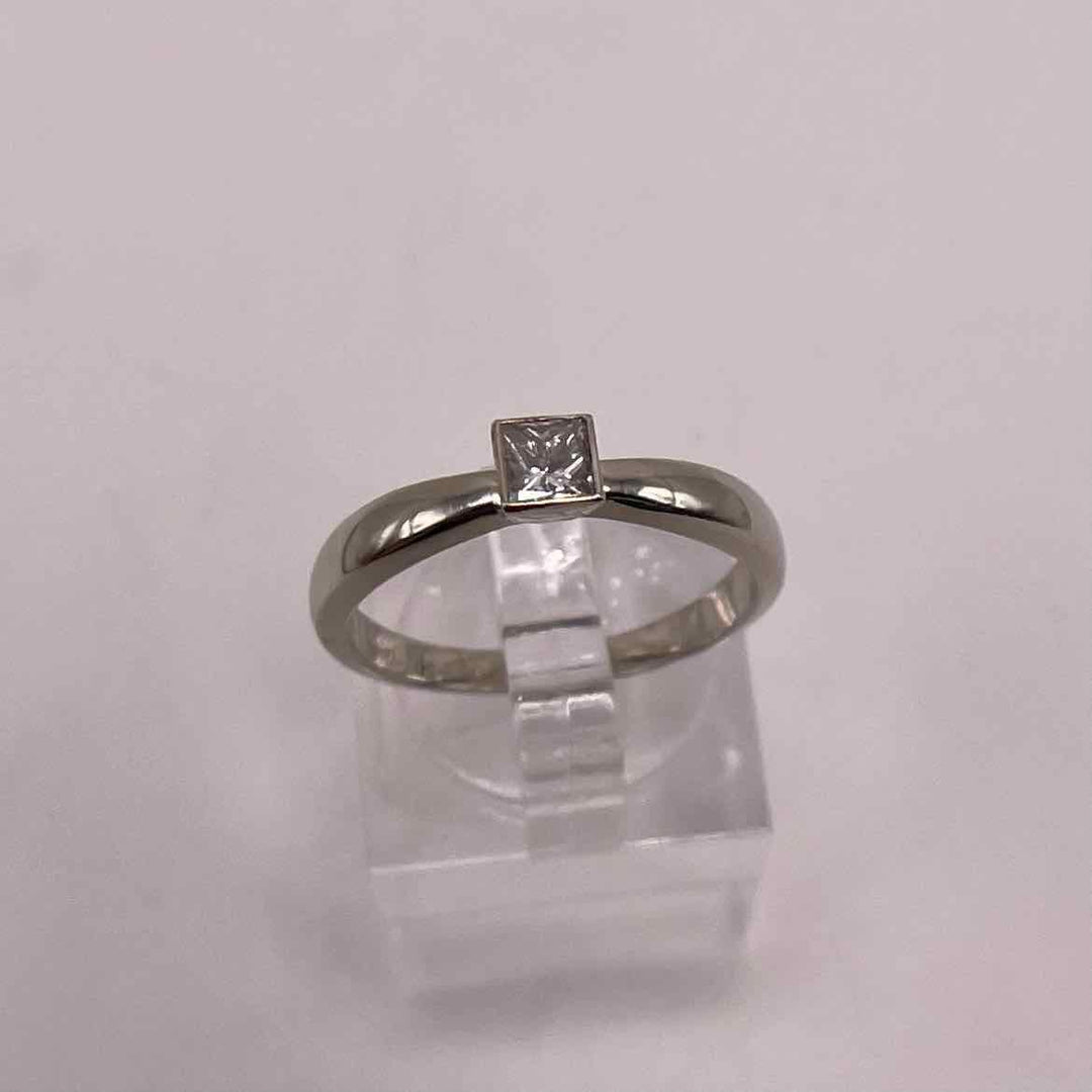 simplyposhconsign Ring 14K White Gold Princess Cut Solitaire Ring - Size 75 Bezel Setting Womens Ring