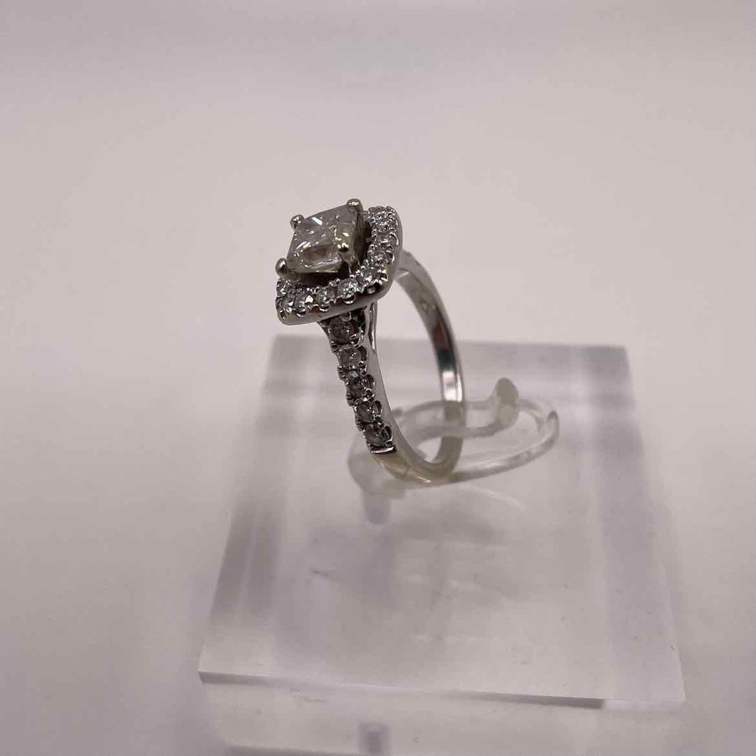 simplyposhconsign Ring 14KT WHITE GOLD DIAMOND UNITY RING