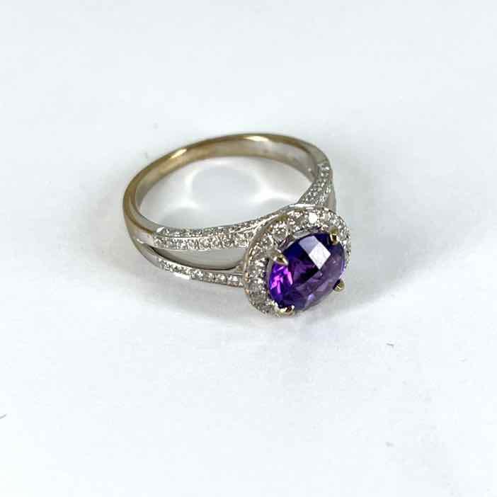 simplyposhconsign Ring 14KW WHITE GOLD AMETHYST & DIAMOND HALO RING