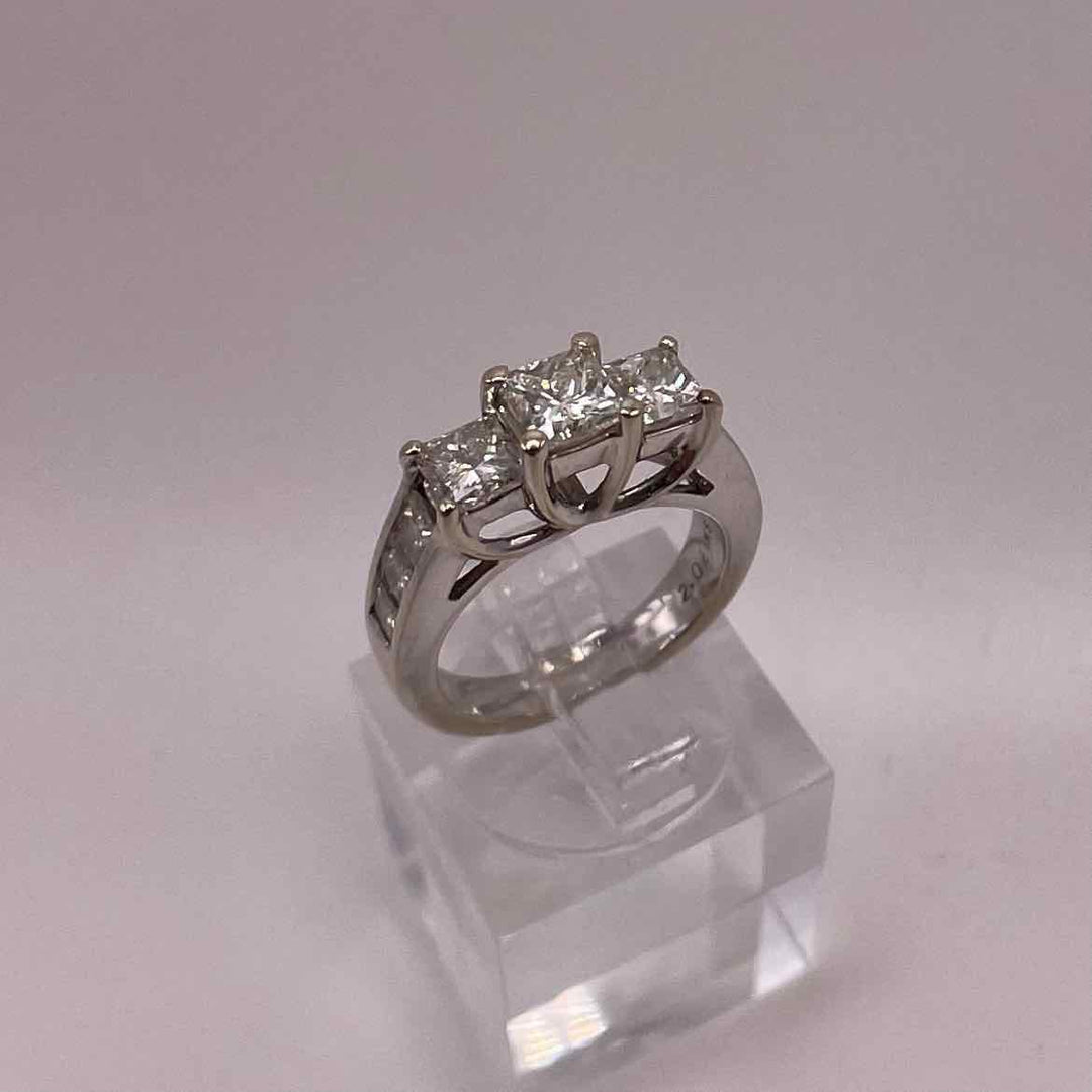 simplyposhconsign Ring 14KW WHITE GOLD PRINCESS CUT DIAMOND RING