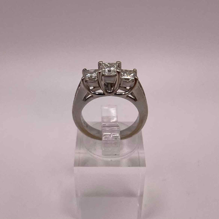 simplyposhconsign Ring 14KW WHITE GOLD PRINCESS CUT DIAMOND RING