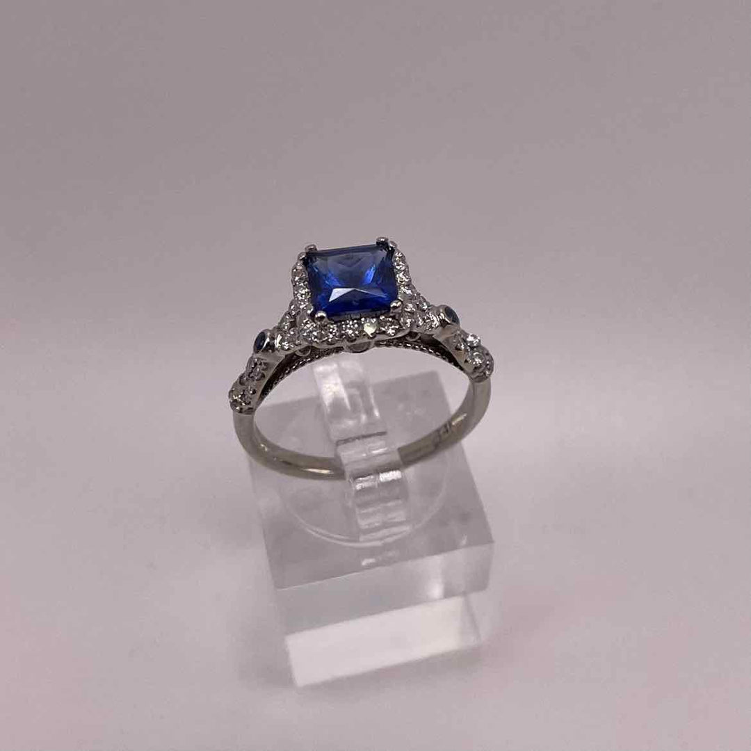 simplyposhconsign Ring 14KW WHITE GOLD PRINCESS CUT SAPPHIRE RING