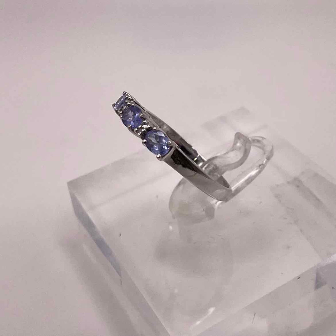 simplyposhconsign Ring 14KW WHITE GOLD TANZANITE & DIAMOND RING