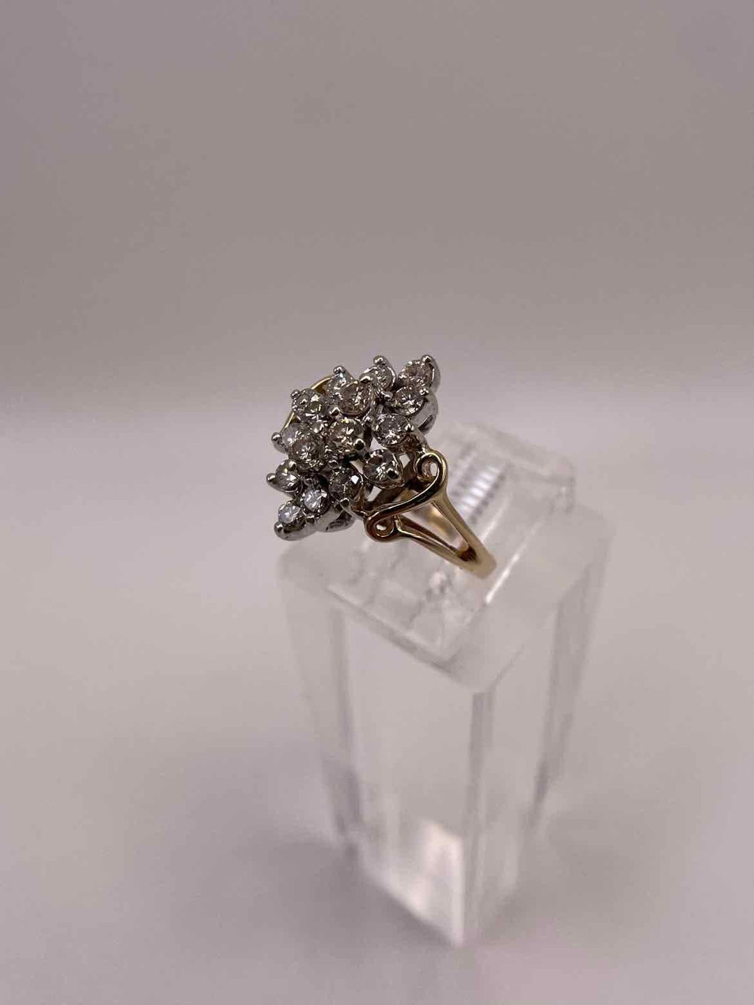simplyposhconsign Ring 14KY YELLOW GOLD 16 DIAMOND CLUSTER RING