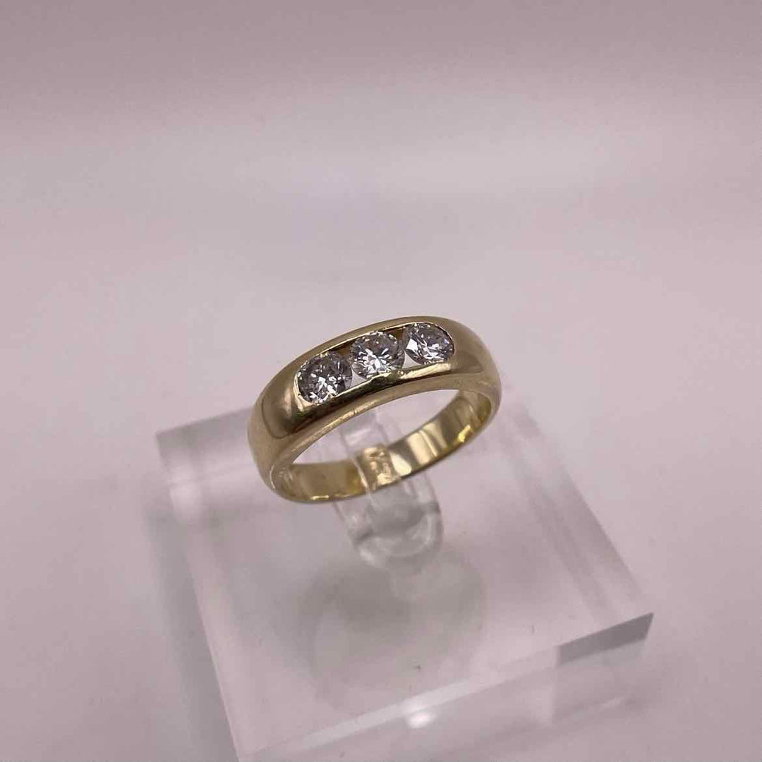 simplyposhconsign Ring 14KY YELLOW GOLD THREE DIAMOND BAND RING