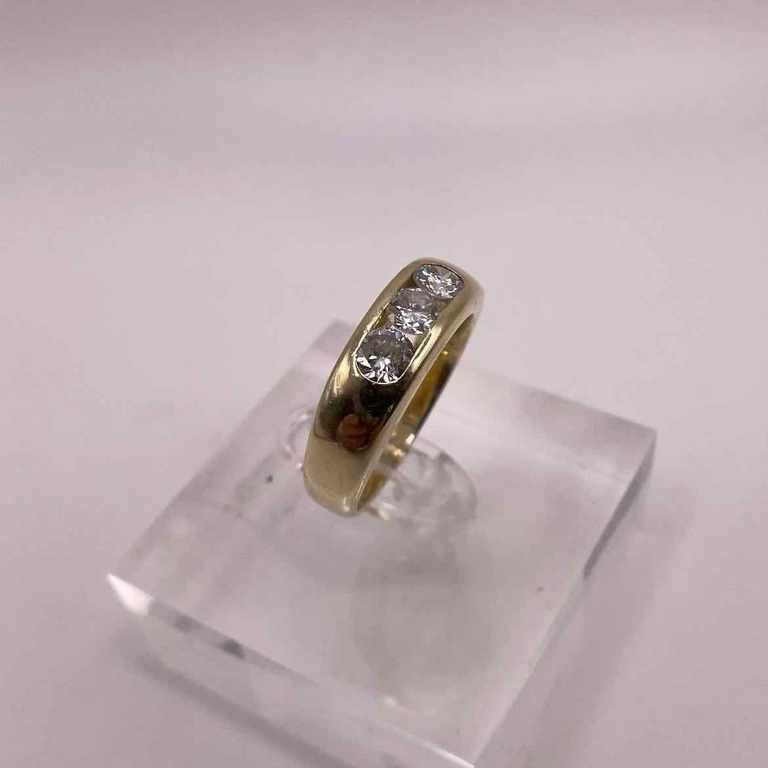 simplyposhconsign Ring 14KY YELLOW GOLD THREE DIAMOND BAND RING