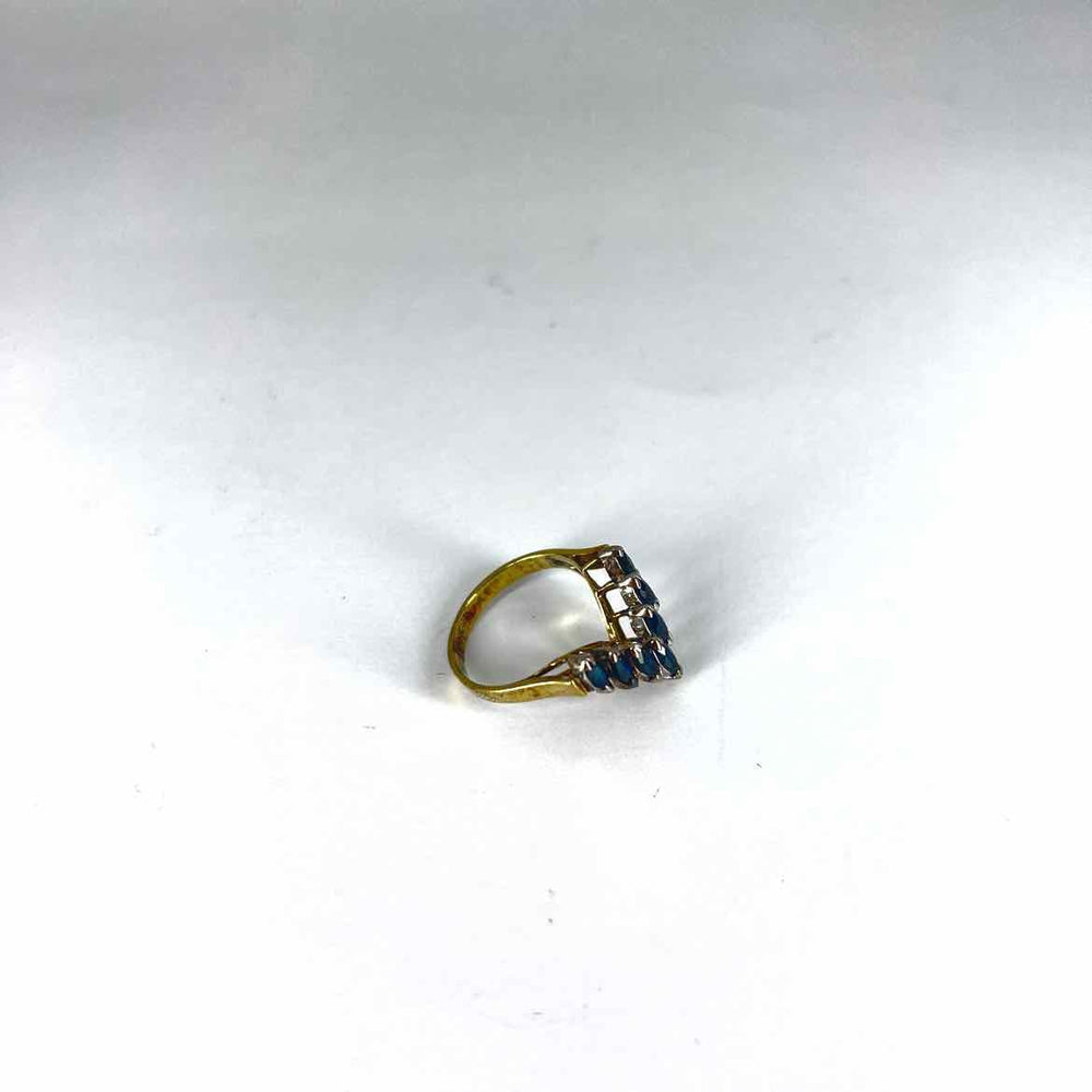 simplyposhconsign Ring 14KY YELLOW GOLD "V" SHAPED SAPPHIRE RING