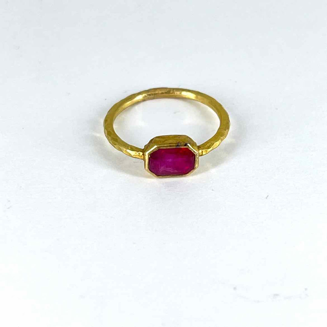 simplyposhconsign Ring 18KY YELLOW GOLD RUBY STACKING RING
