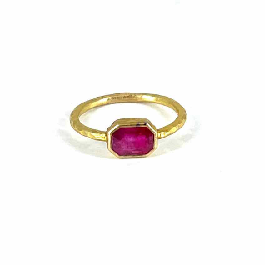 simplyposhconsign Ring 18KY YELLOW GOLD RUBY STACKING RING