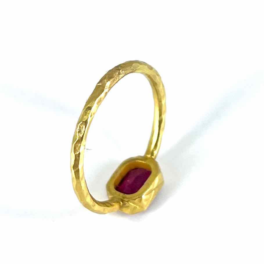 simplyposhconsign Ring 18KY YELLOW GOLD RUBY STACKING RING