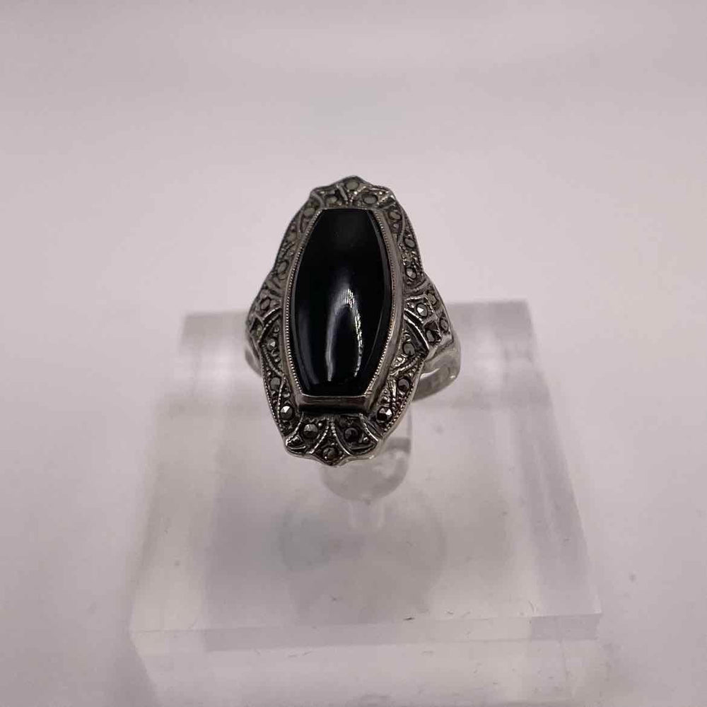 simplyposhconsign Ring STERLING SILVER  LARGE OVAL ONYX RING