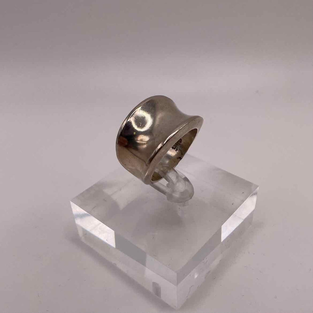 simplyposhconsign Ring STERLING SILVER SADDLE BAND RING