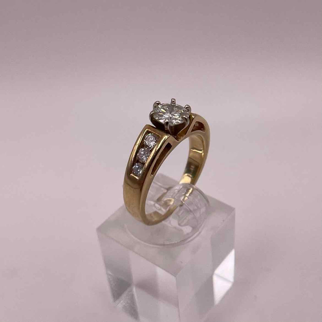 simplyposhconsign Ring Stunning 0.75ct Diamond Wedding Band in 14K Yellow Gold - Womens Size 6