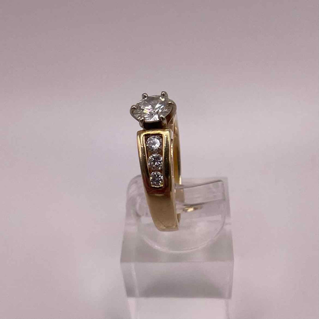 simplyposhconsign Ring Stunning 0.75ct Diamond Wedding Band in 14K Yellow Gold - Womens Size 6