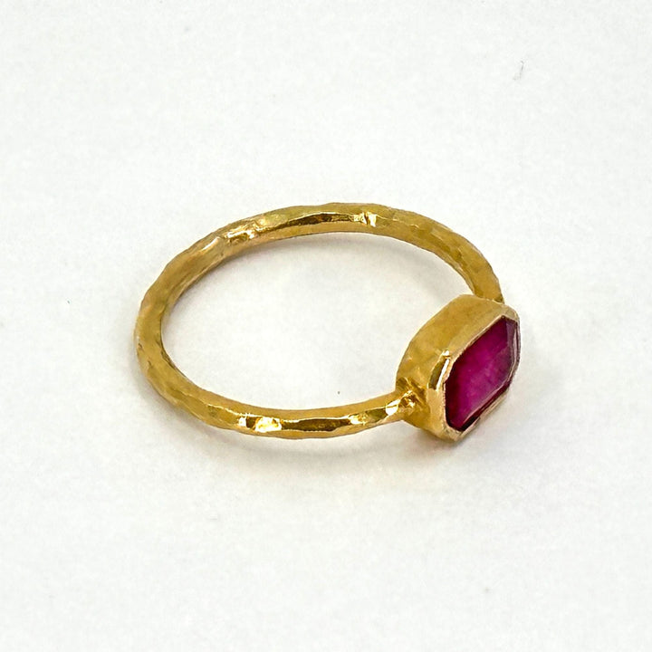 unbranded 7 / Red / 18K Yellow Gold 18K YELLOW GOLD & 5mm x 7mm Ruby  Women's  STACKING RING Size 7