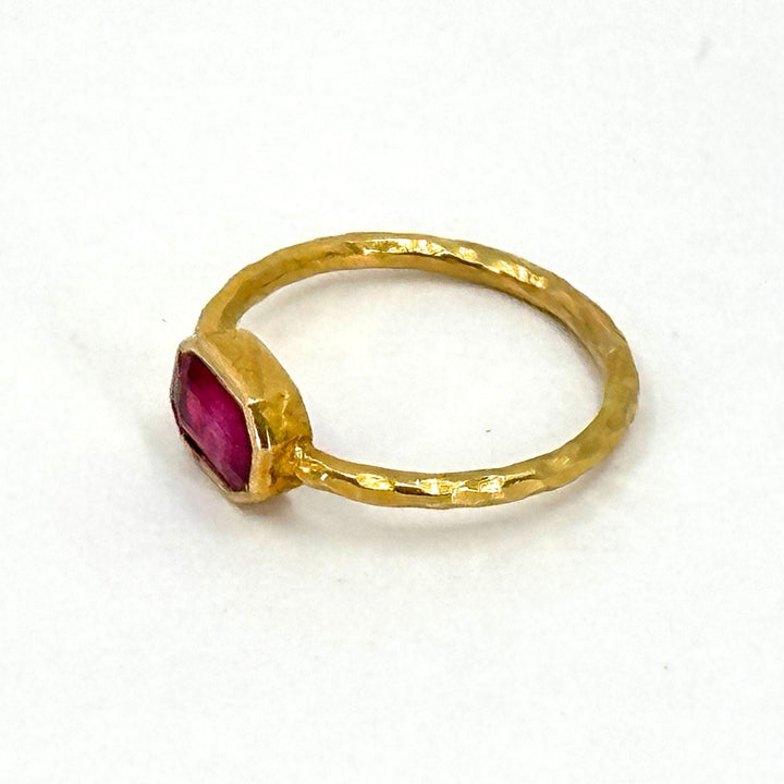 unbranded 7 / Red / 18K Yellow Gold 18K YELLOW GOLD & 5mm x 7mm Ruby  Women's  STACKING RING Size 7