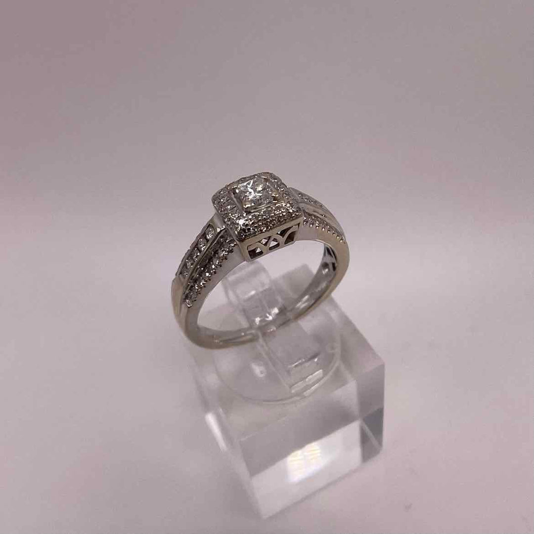 unbranded Ring 14KW  HALO DIAMOND RING