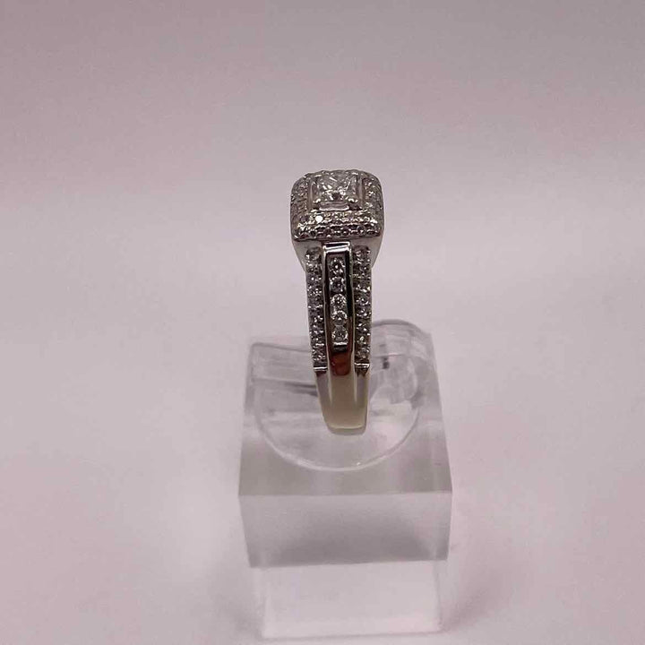 unbranded Ring 14KW  HALO DIAMOND RING